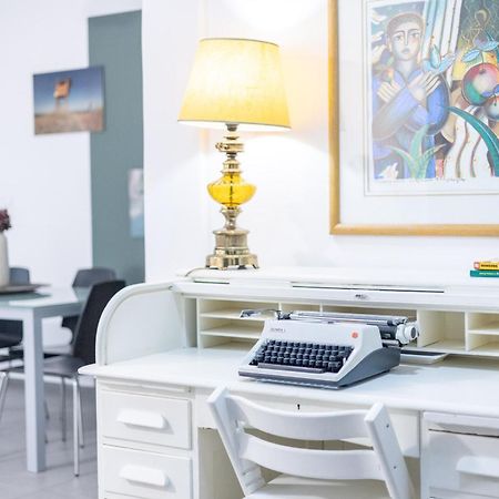 Renovated 5 Bdr House Near Acropolis - New Beds, Terrace & Green Yard Афины Экстерьер фото