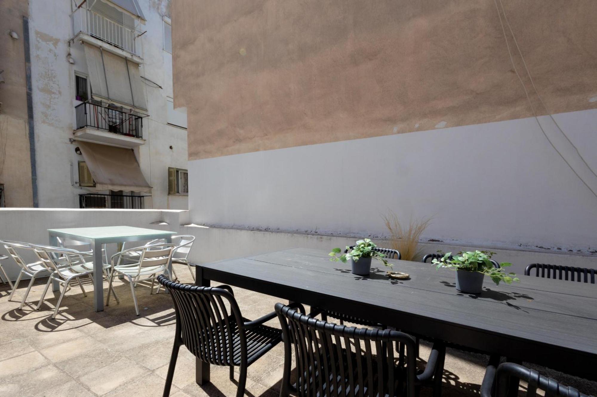 Renovated 5 Bdr House Near Acropolis - New Beds, Terrace & Green Yard Афины Экстерьер фото