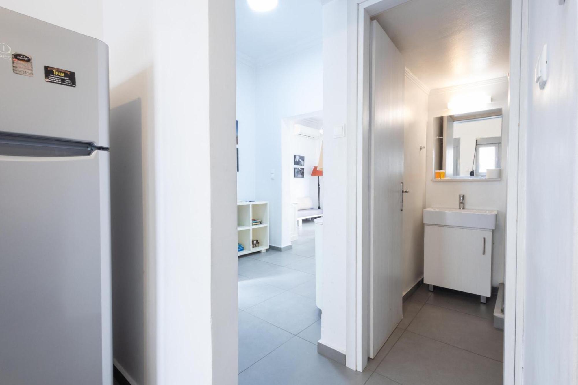 Renovated 5 Bdr House Near Acropolis - New Beds, Terrace & Green Yard Афины Экстерьер фото