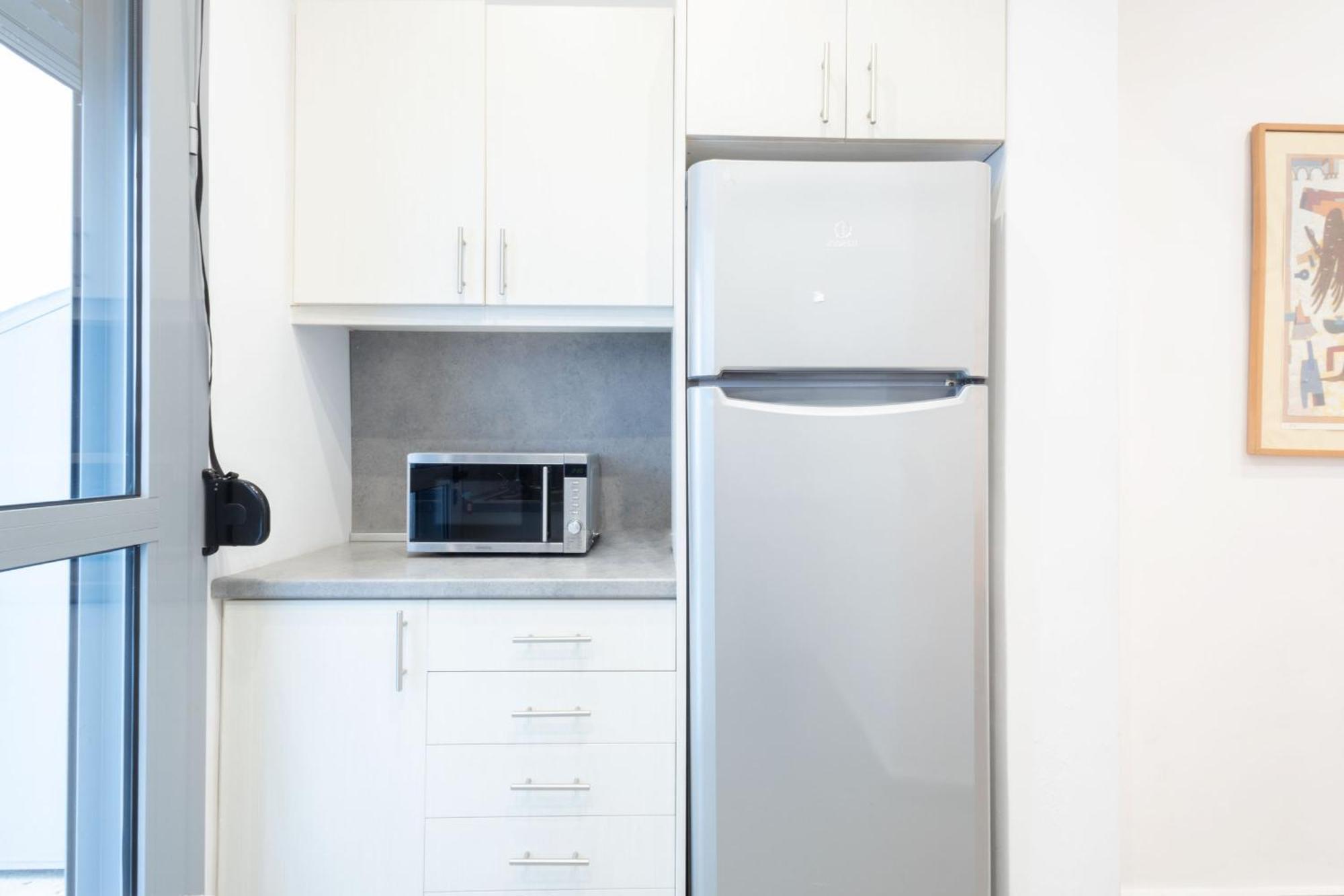 Renovated 5 Bdr House Near Acropolis - New Beds, Terrace & Green Yard Афины Экстерьер фото