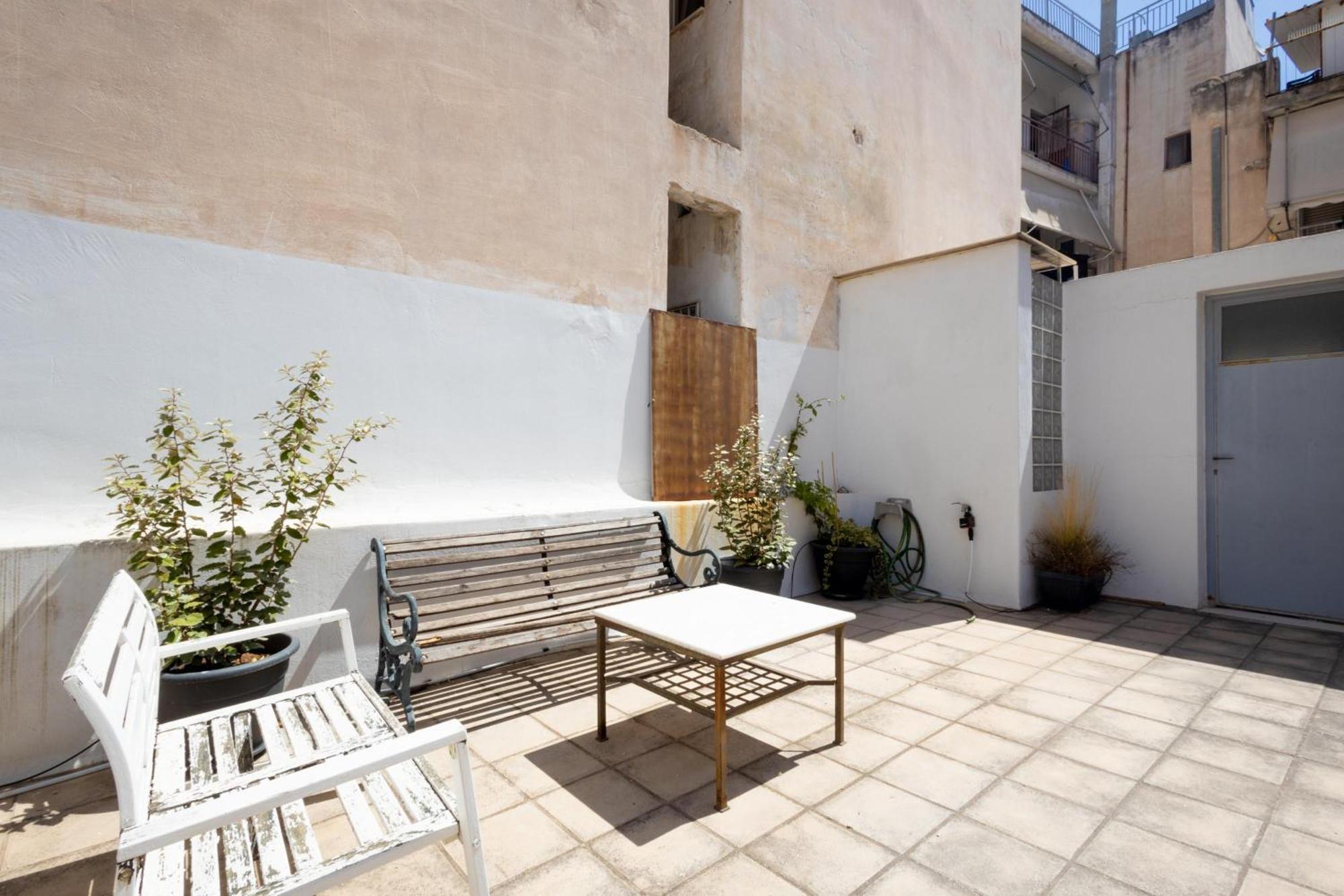 Renovated 5 Bdr House Near Acropolis - New Beds, Terrace & Green Yard Афины Экстерьер фото