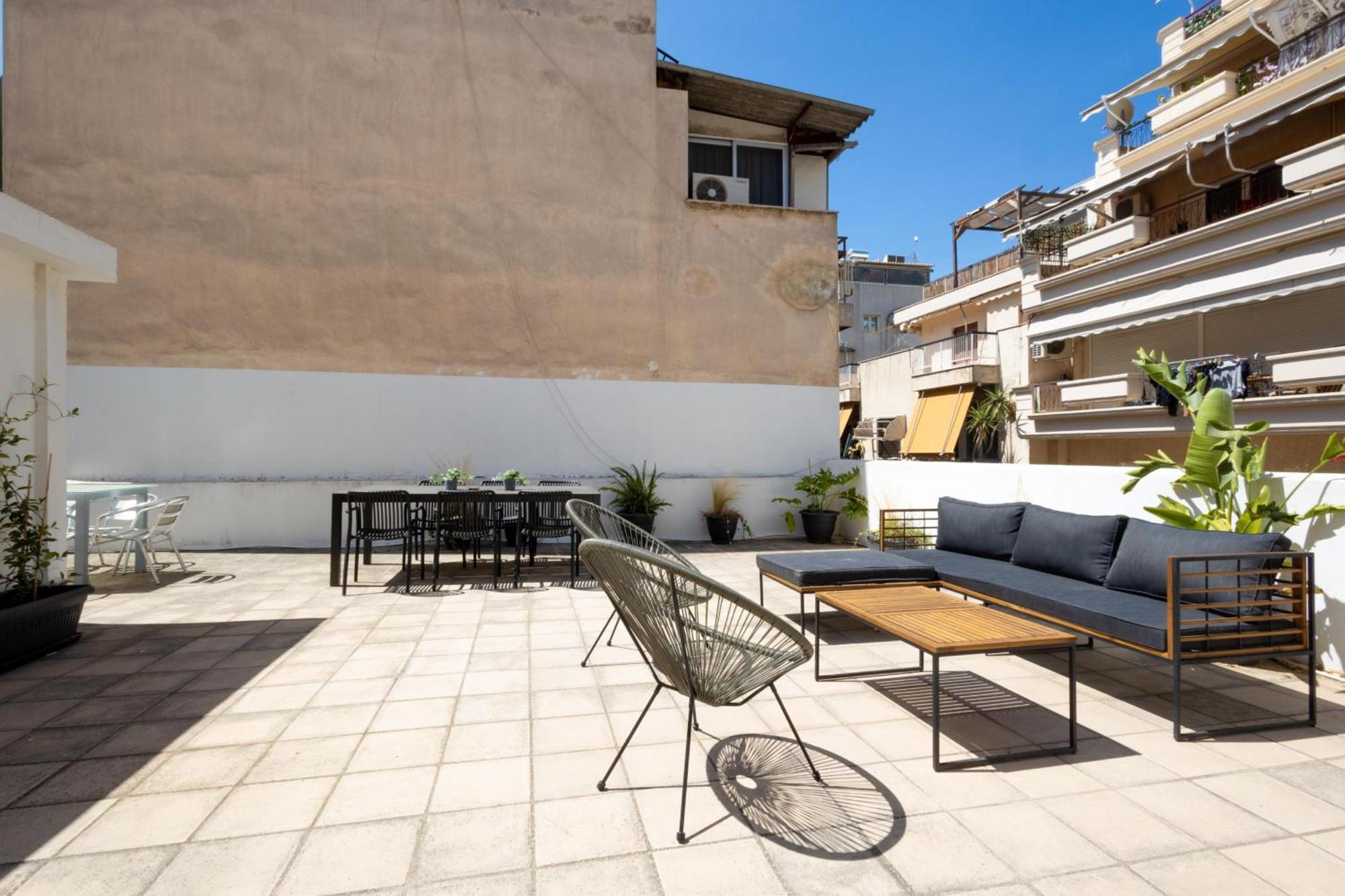 Renovated 5 Bdr House Near Acropolis - New Beds, Terrace & Green Yard Афины Экстерьер фото