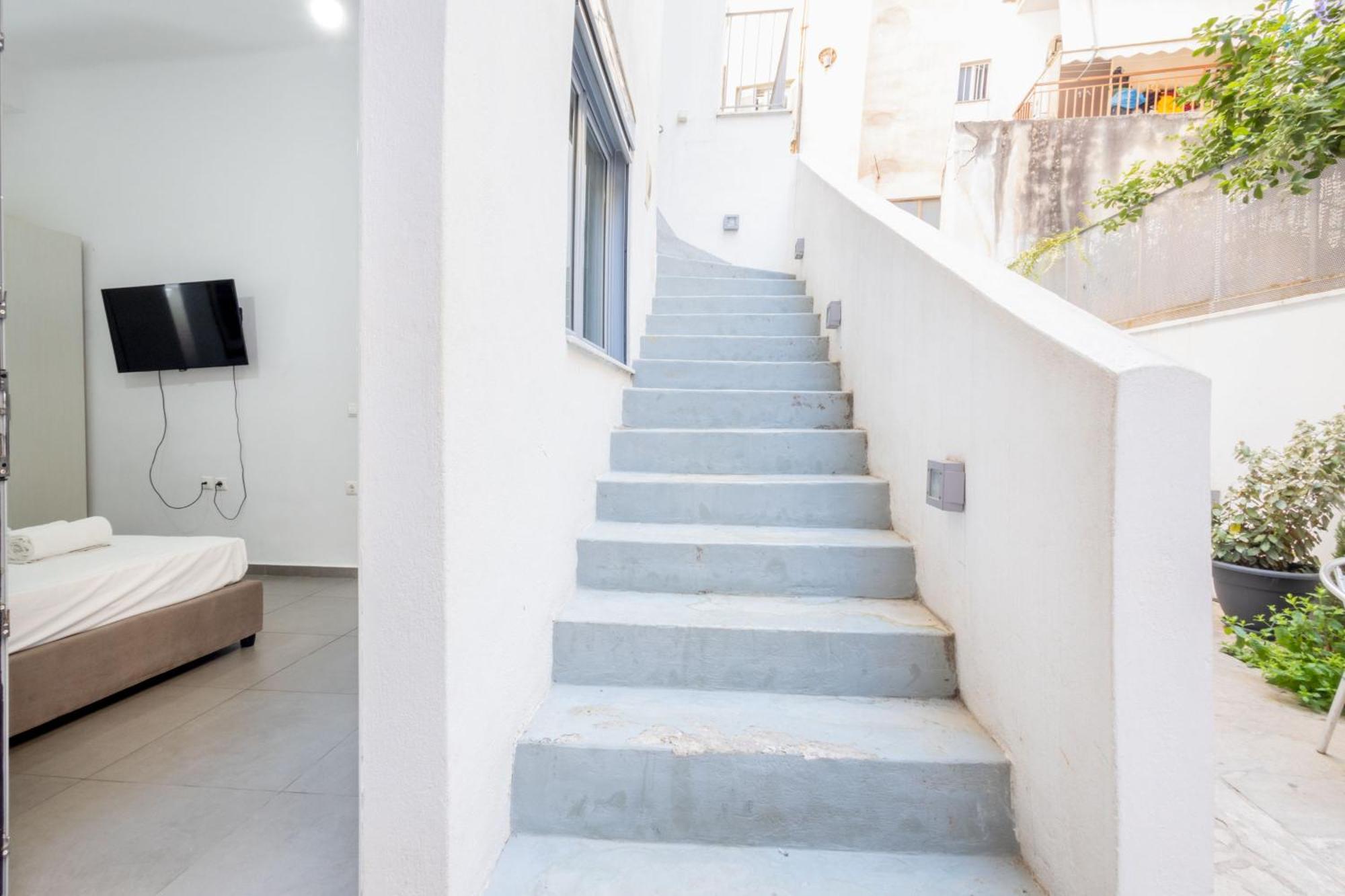 Renovated 5 Bdr House Near Acropolis - New Beds, Terrace & Green Yard Афины Экстерьер фото