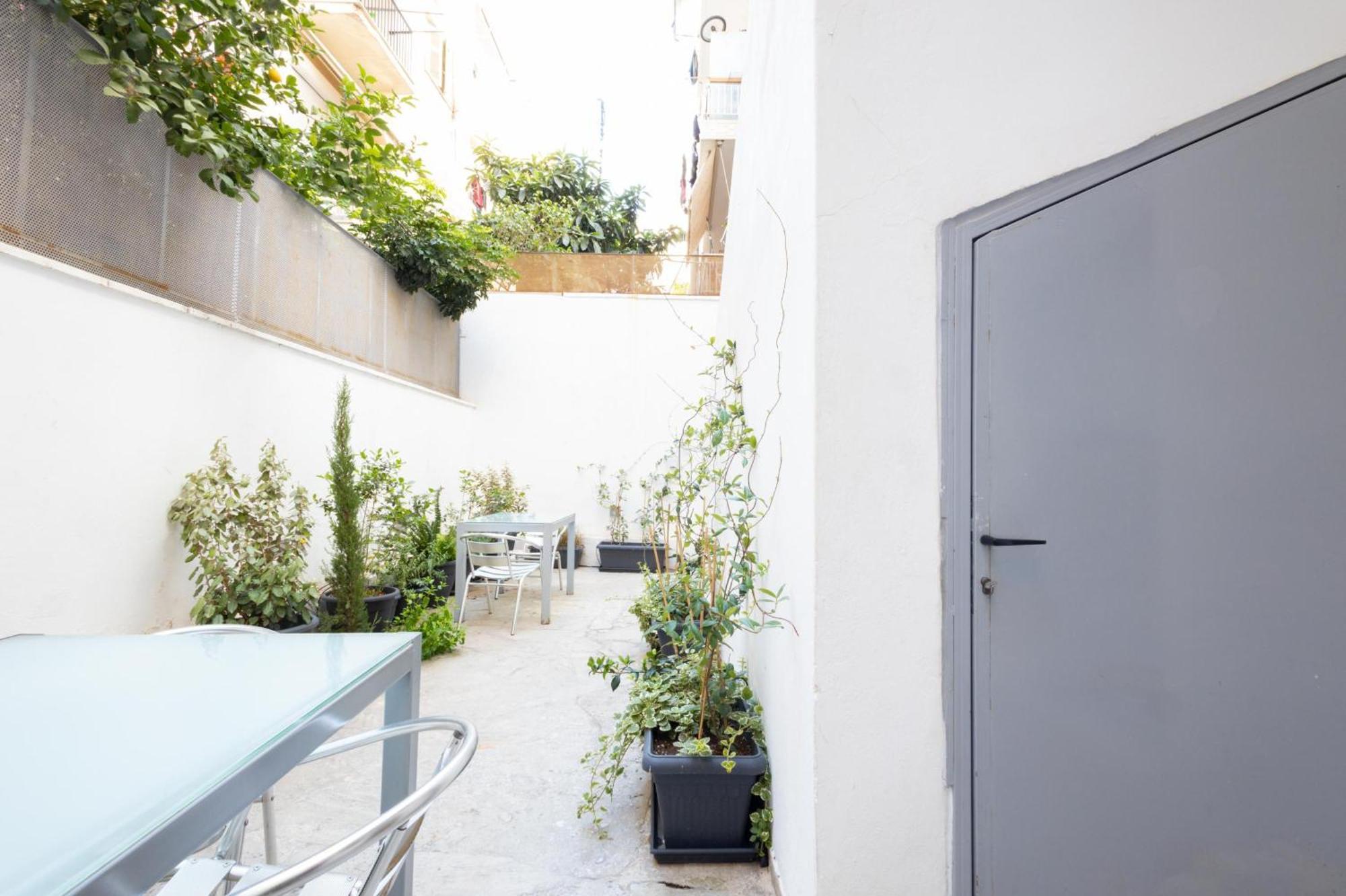 Renovated 5 Bdr House Near Acropolis - New Beds, Terrace & Green Yard Афины Экстерьер фото
