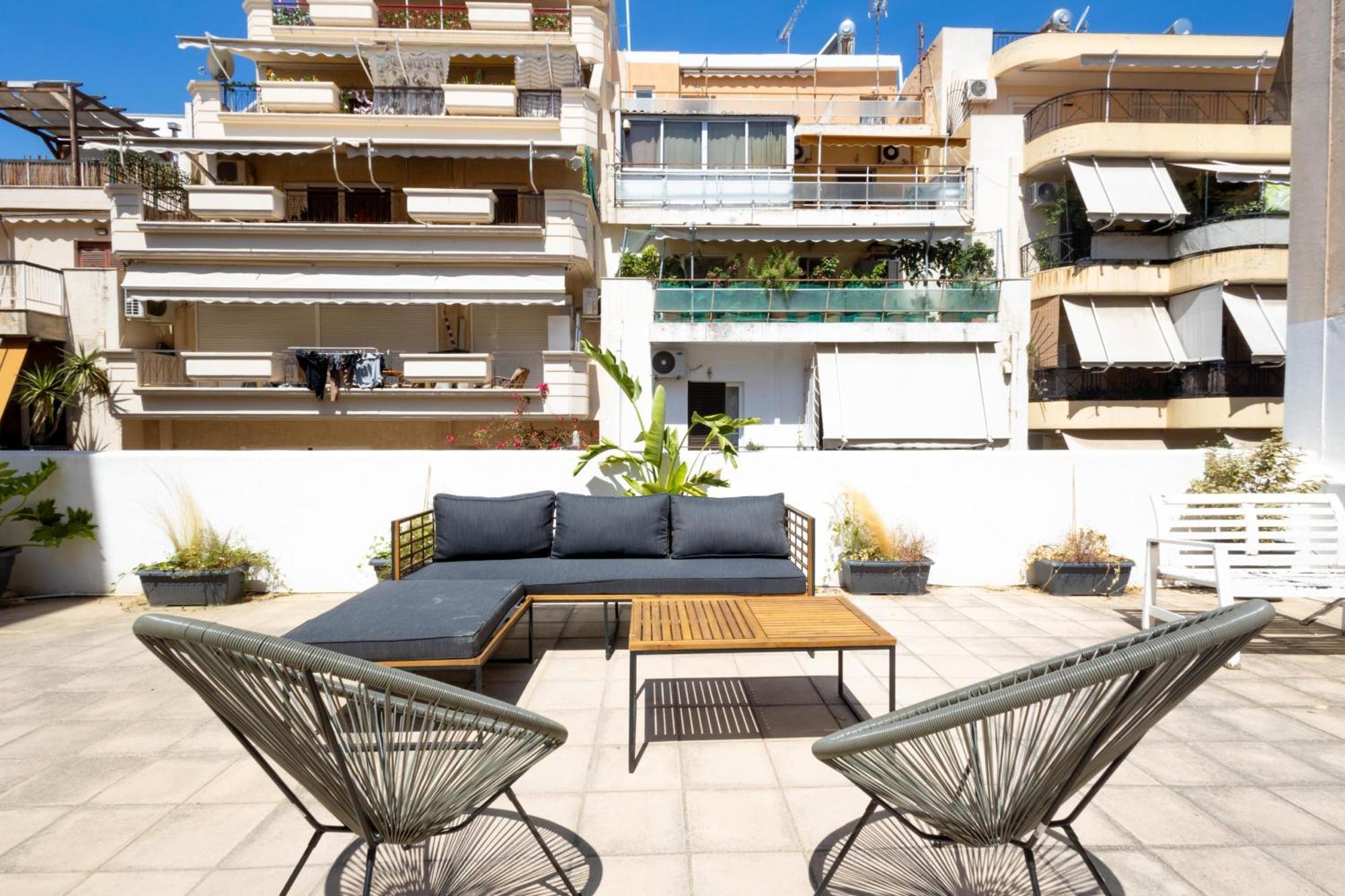 Renovated 5 Bdr House Near Acropolis - New Beds, Terrace & Green Yard Афины Экстерьер фото