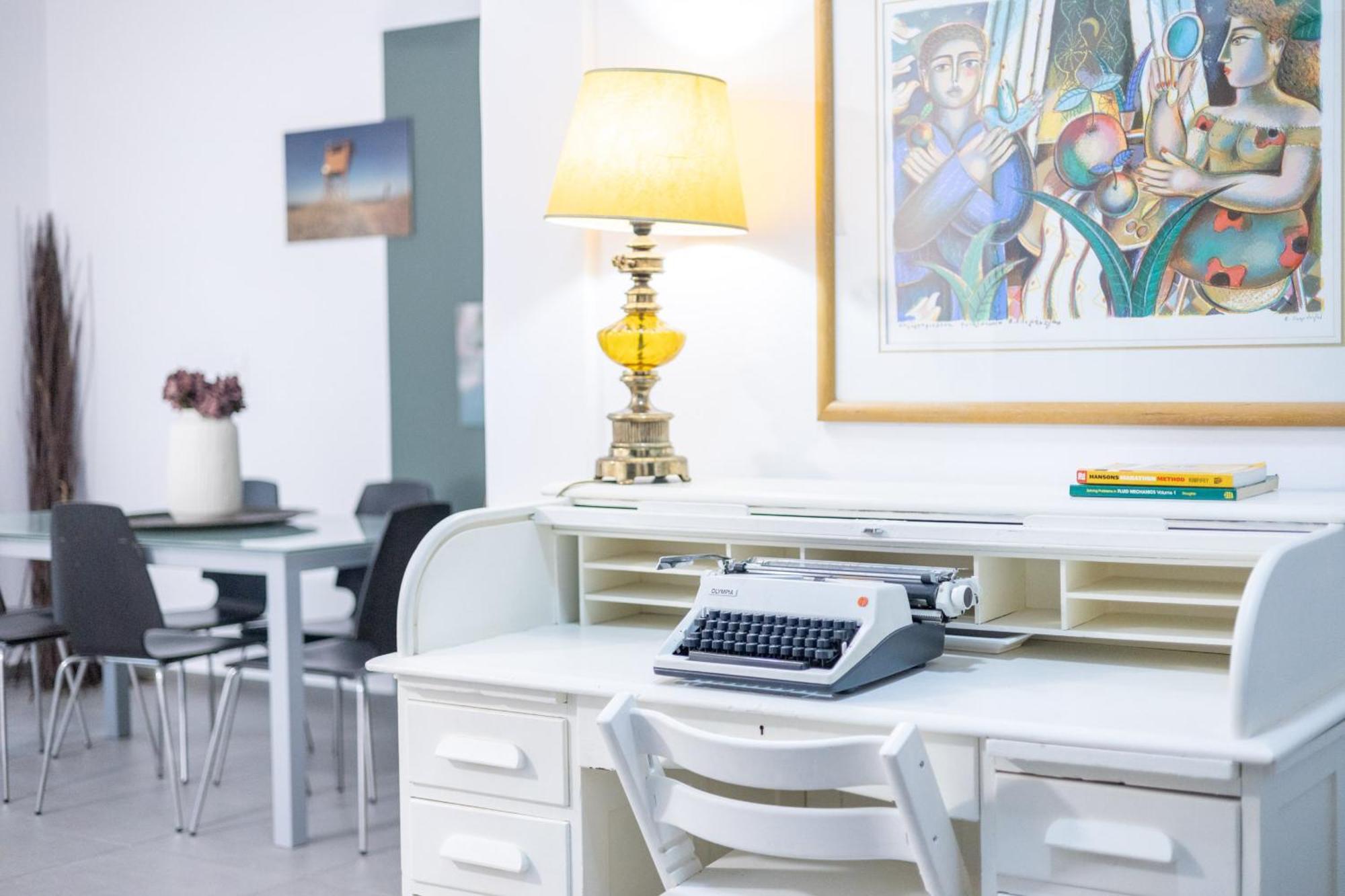 Renovated 5 Bdr House Near Acropolis - New Beds, Terrace & Green Yard Афины Экстерьер фото