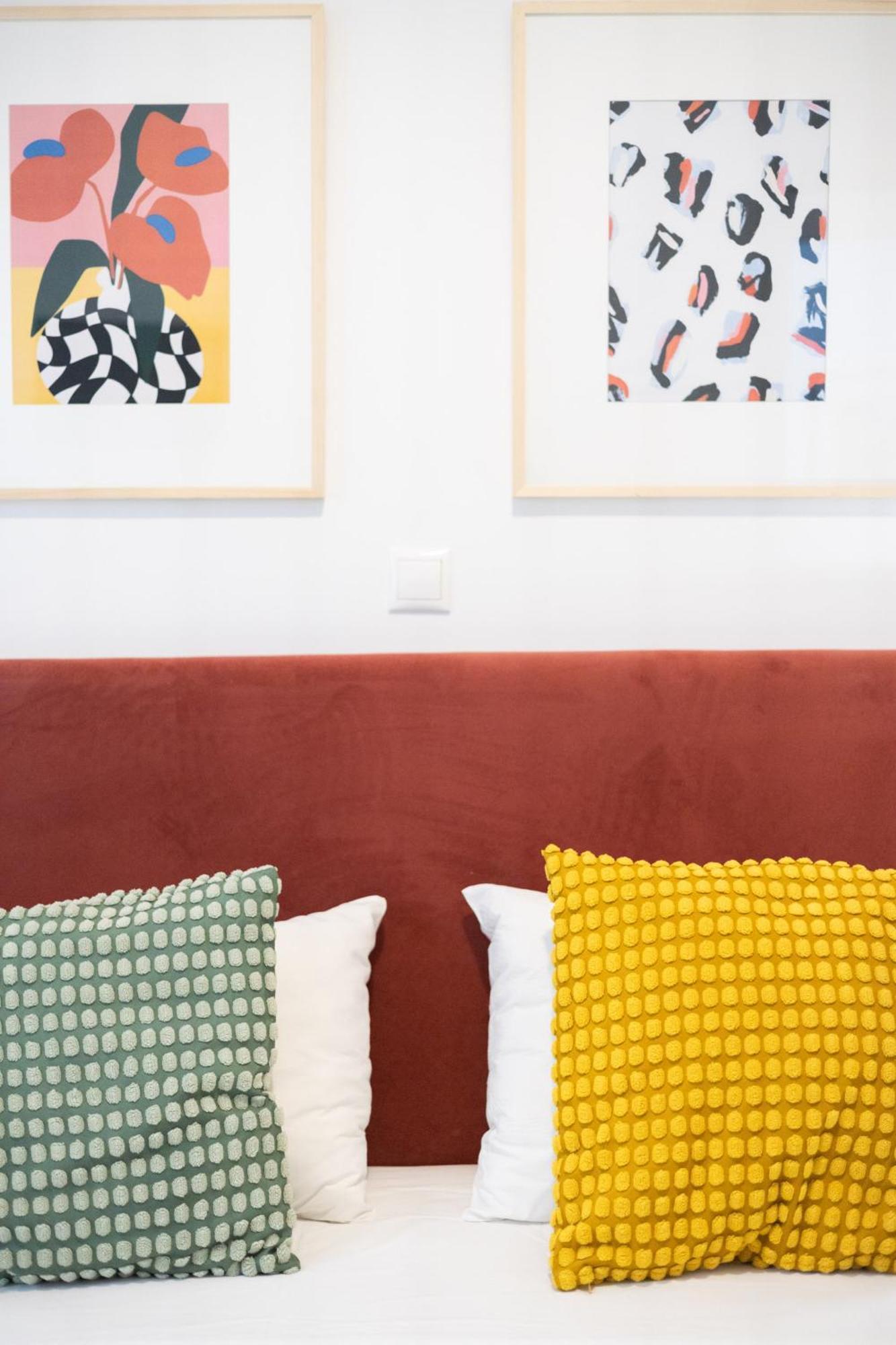 Renovated 5 Bdr House Near Acropolis - New Beds, Terrace & Green Yard Афины Экстерьер фото