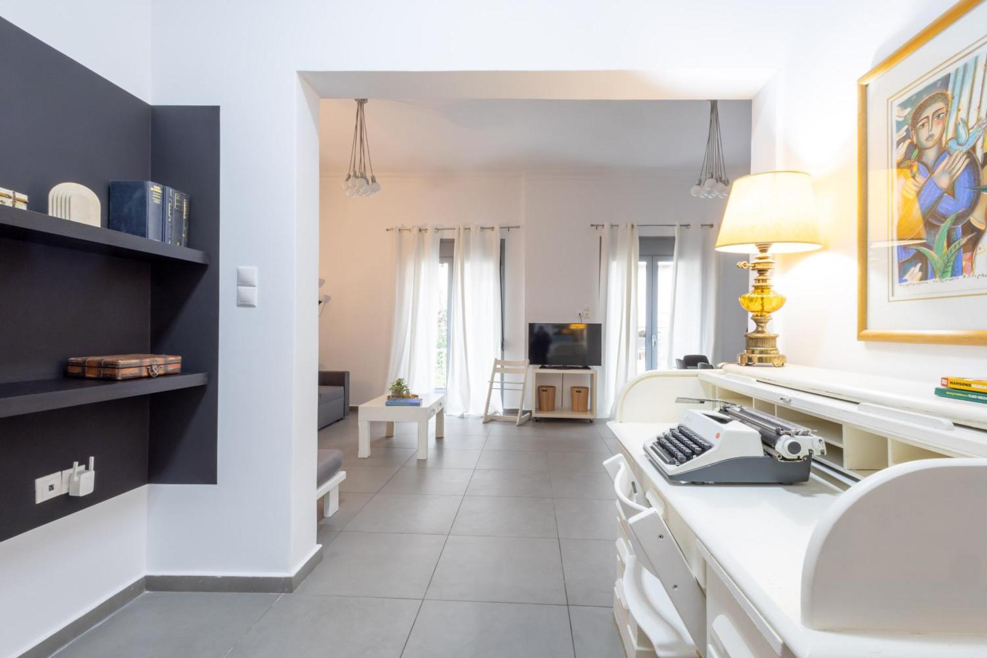 Renovated 5 Bdr House Near Acropolis - New Beds, Terrace & Green Yard Афины Экстерьер фото