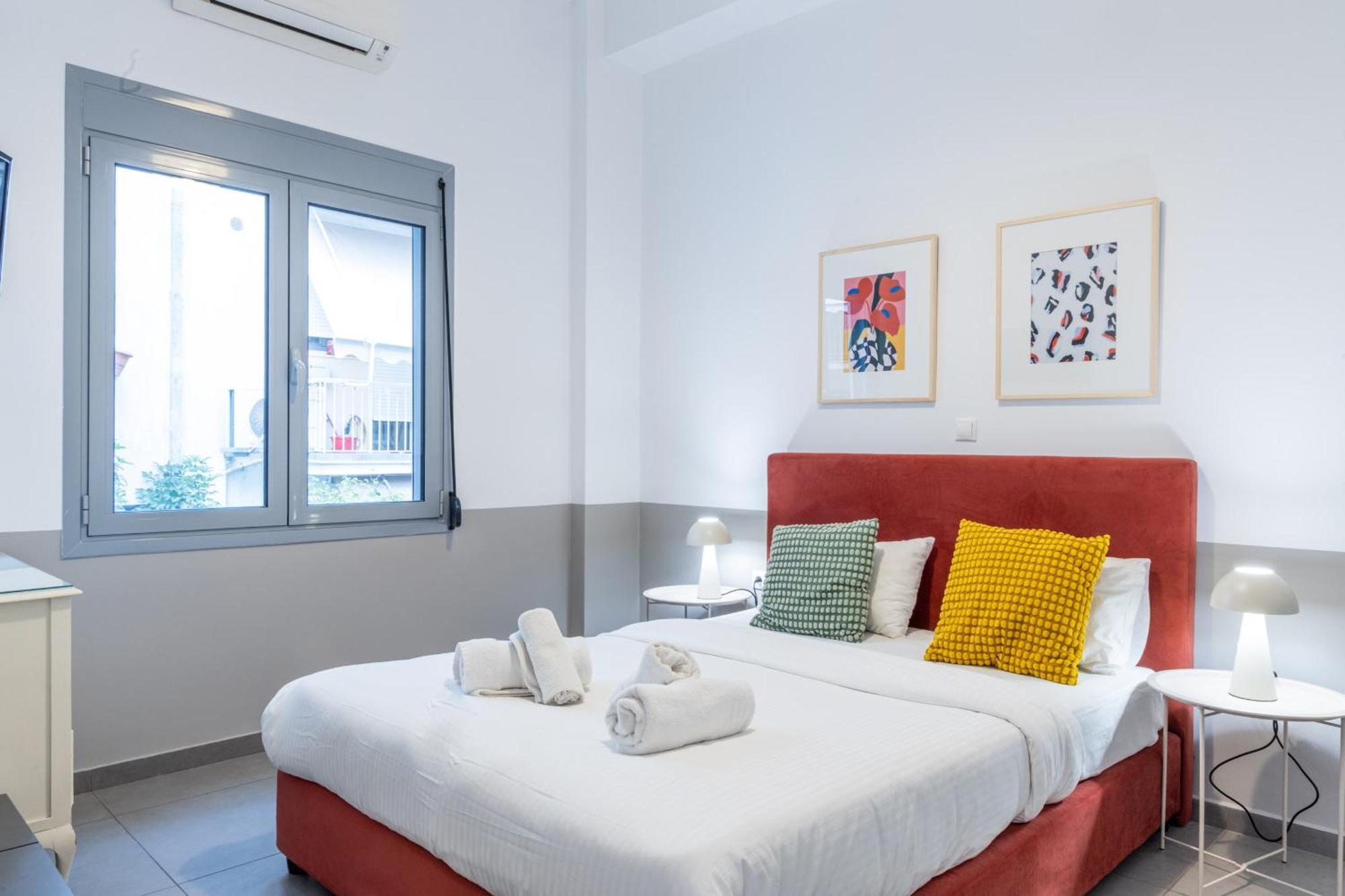 Renovated 5 Bdr House Near Acropolis - New Beds, Terrace & Green Yard Афины Экстерьер фото