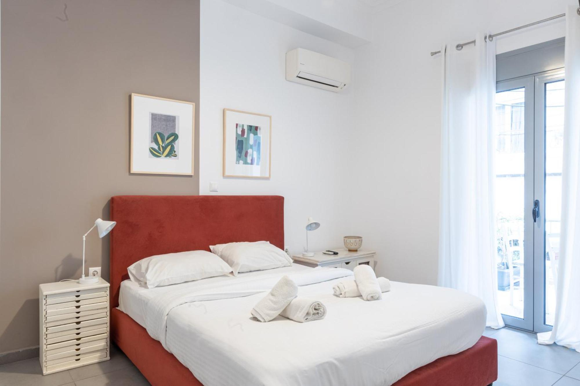 Renovated 5 Bdr House Near Acropolis - New Beds, Terrace & Green Yard Афины Экстерьер фото