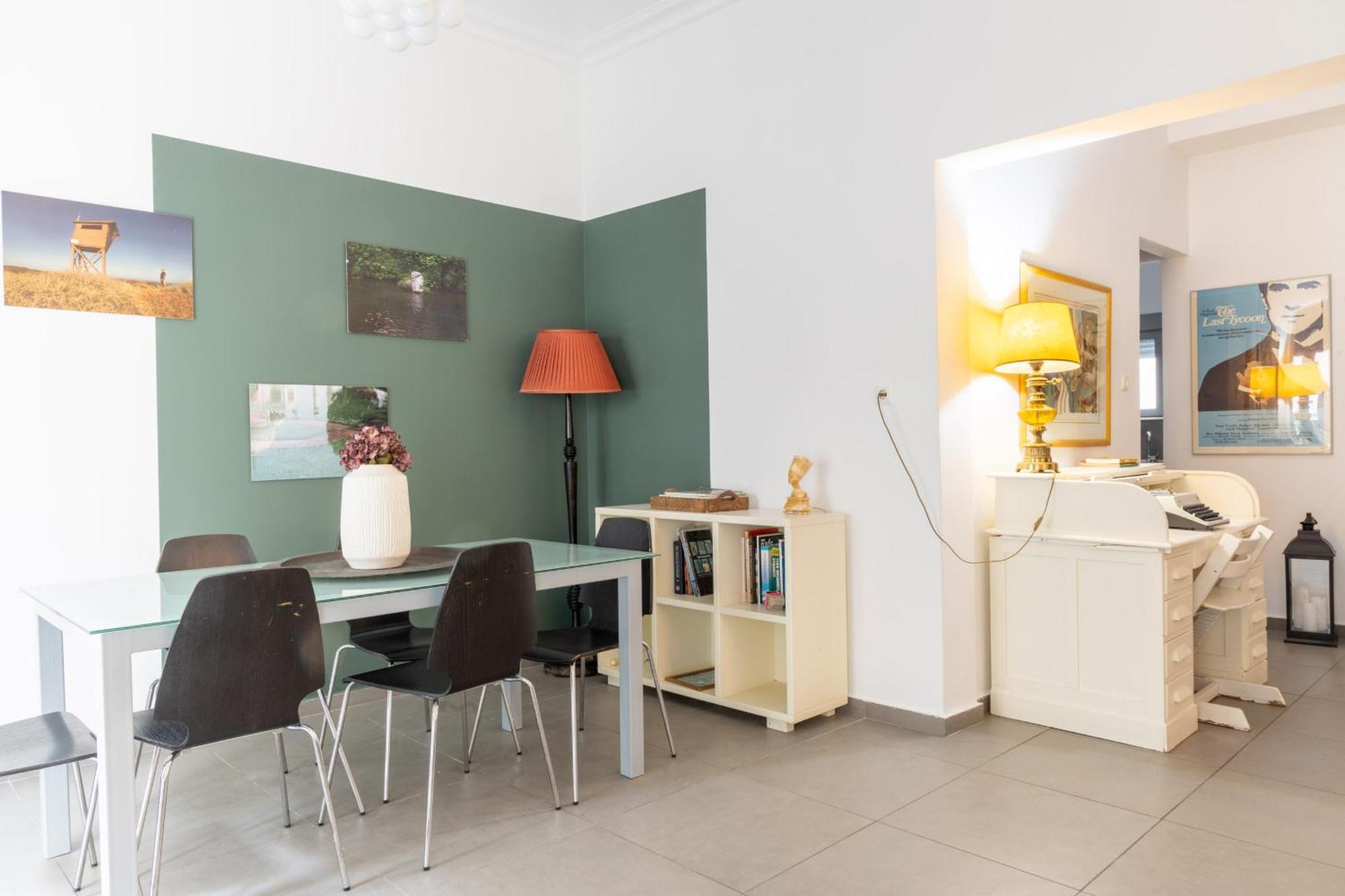 Renovated 5 Bdr House Near Acropolis - New Beds, Terrace & Green Yard Афины Экстерьер фото