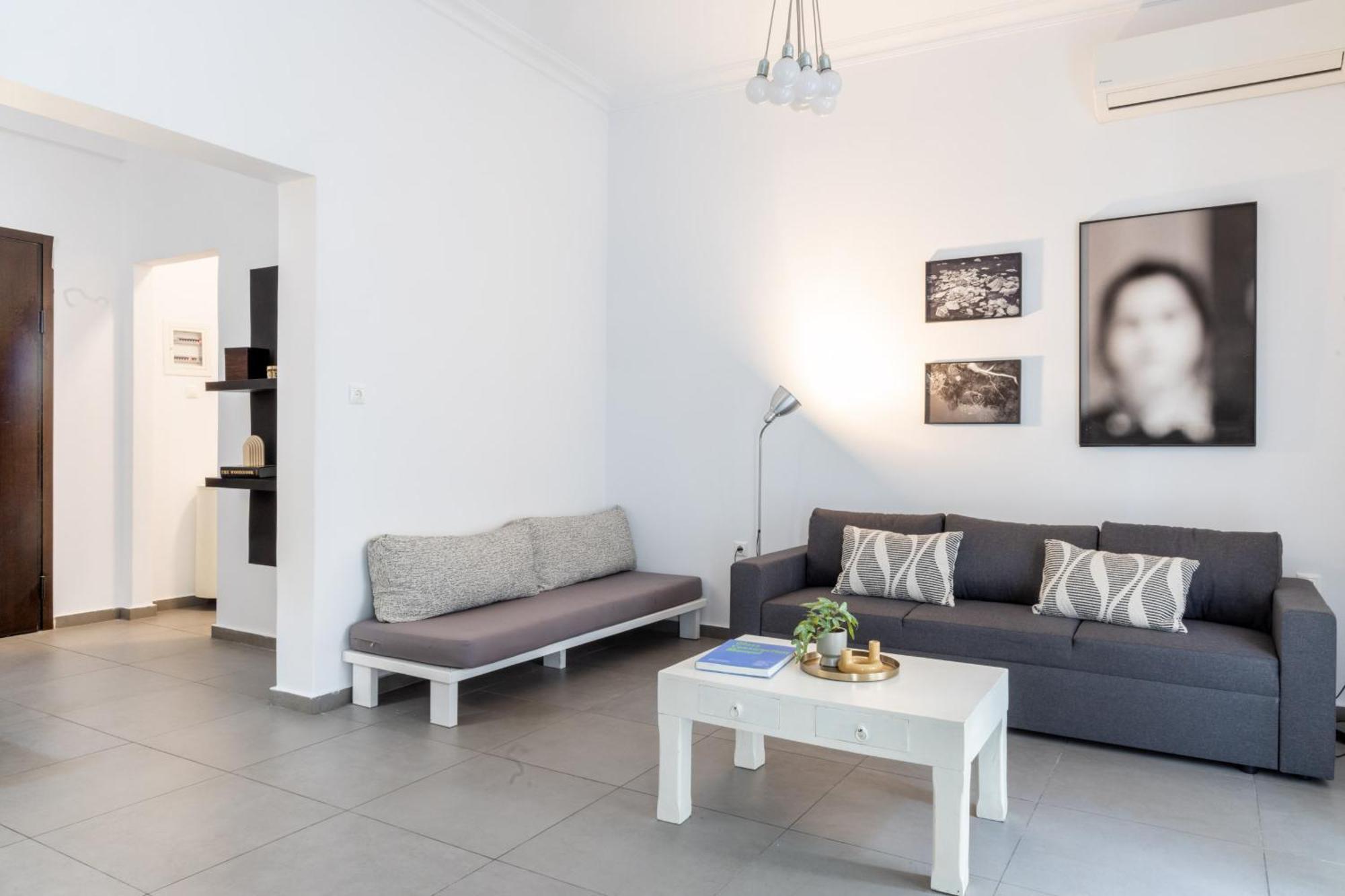 Renovated 5 Bdr House Near Acropolis - New Beds, Terrace & Green Yard Афины Экстерьер фото