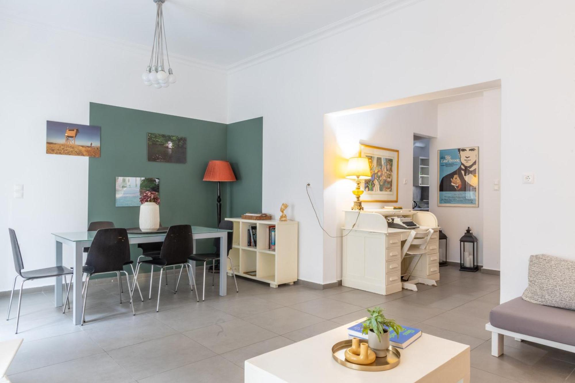 Renovated 5 Bdr House Near Acropolis - New Beds, Terrace & Green Yard Афины Экстерьер фото