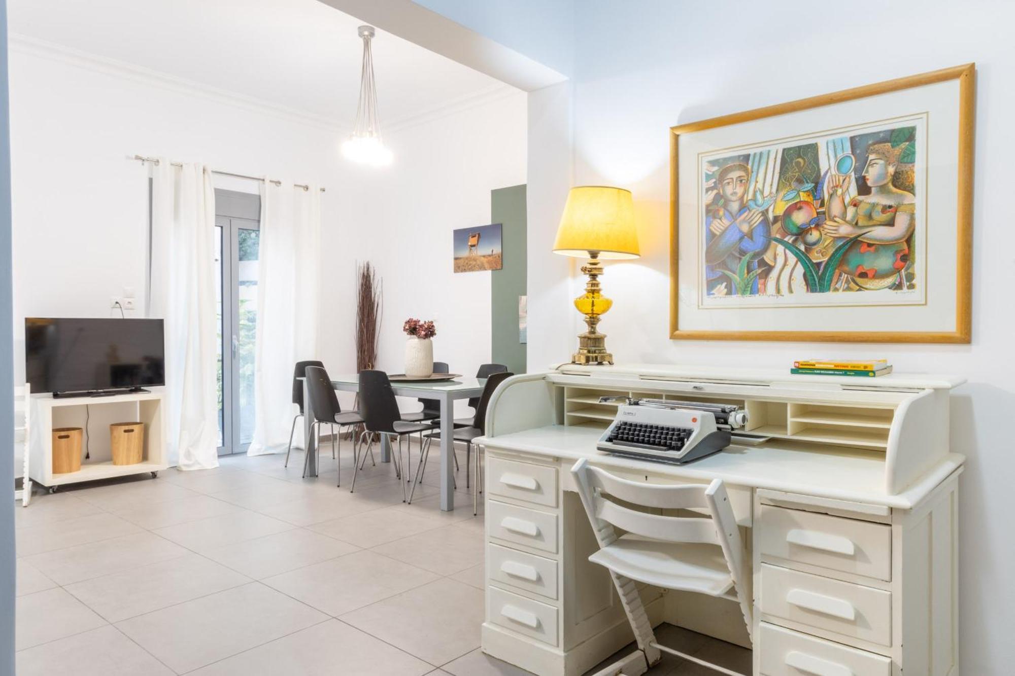 Renovated 5 Bdr House Near Acropolis - New Beds, Terrace & Green Yard Афины Экстерьер фото