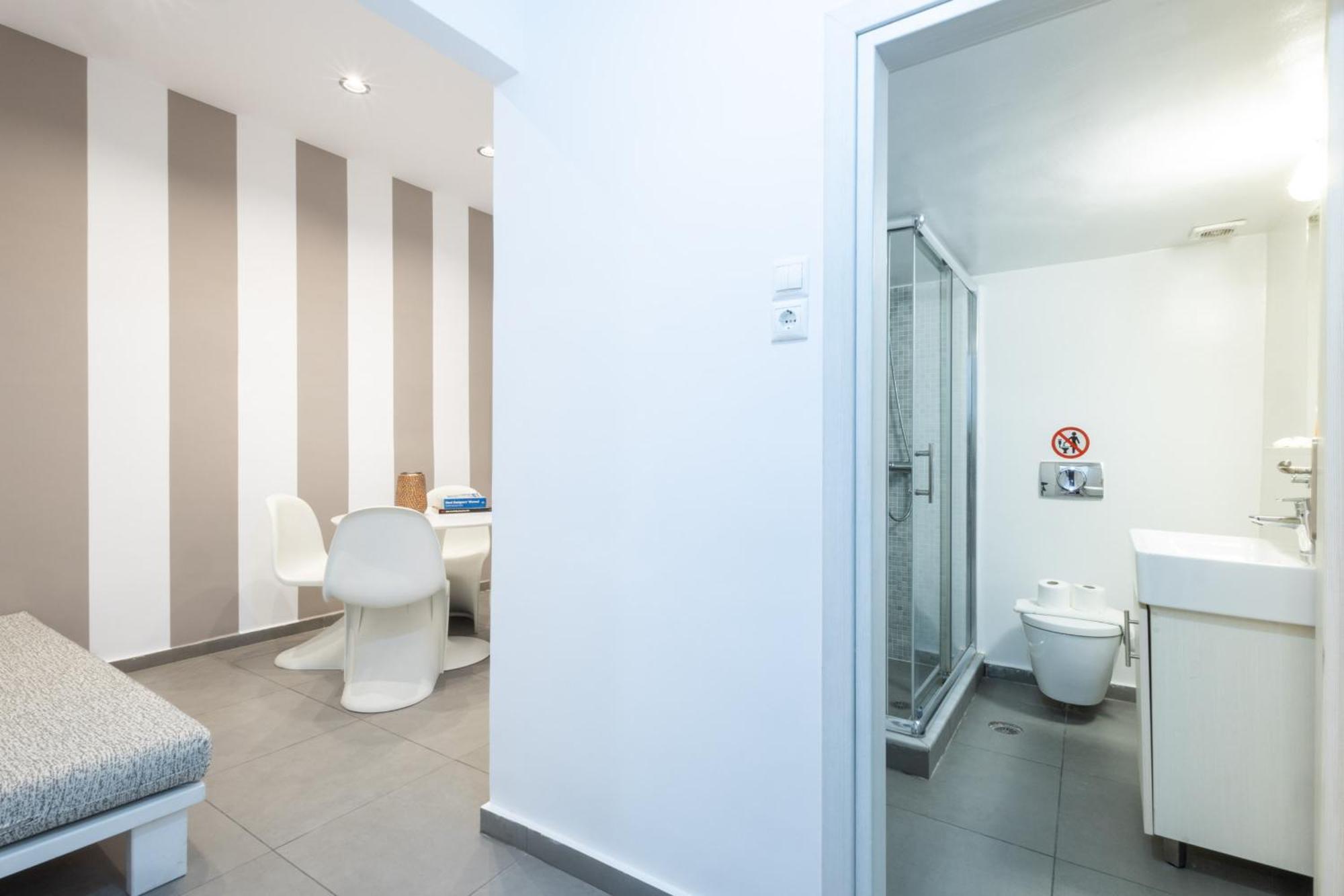 Renovated 5 Bdr House Near Acropolis - New Beds, Terrace & Green Yard Афины Экстерьер фото