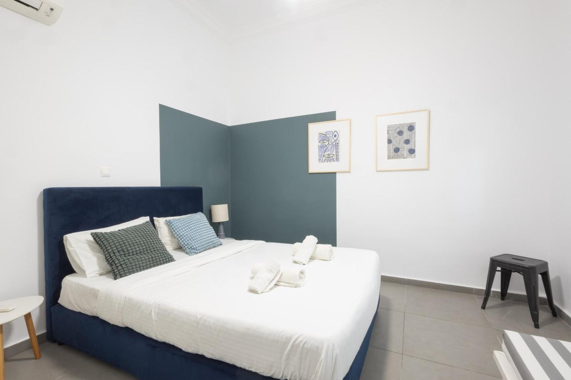 Renovated 5 Bdr House Near Acropolis - New Beds, Terrace & Green Yard Афины Экстерьер фото