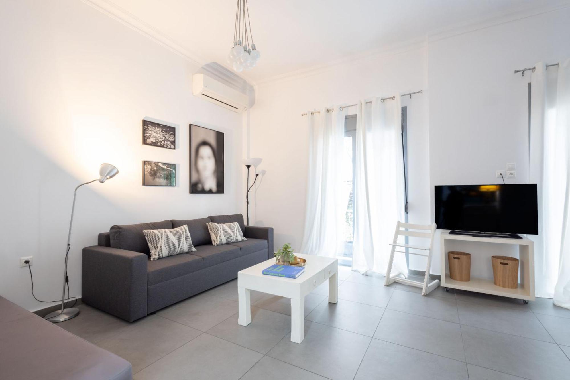 Renovated 5 Bdr House Near Acropolis - New Beds, Terrace & Green Yard Афины Экстерьер фото